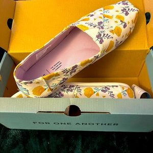 Sweet Floral TOMS